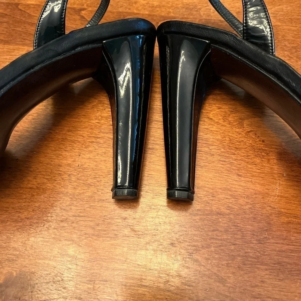 Stuart Weitzman Heels EUC Black Size 7 Peep Toe with Tiny Bow Chic Classic Elega